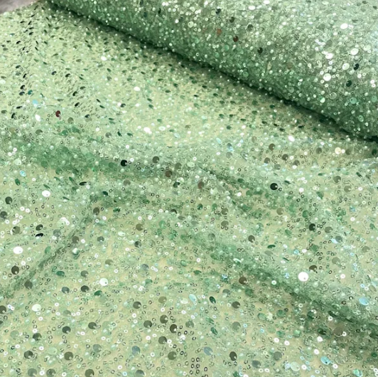 Como o tule bordado pedraria transforma peças comuns em verdadeiras obras de arte?