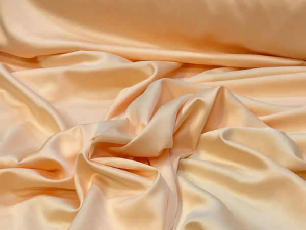 Por que considerar o Crepe Amanda para o seu próximo design de vestido?
