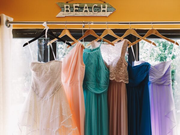 Tafetá de Seda ou Cetim Bucol: Qual é a melhor escolha para um vestido de festa?